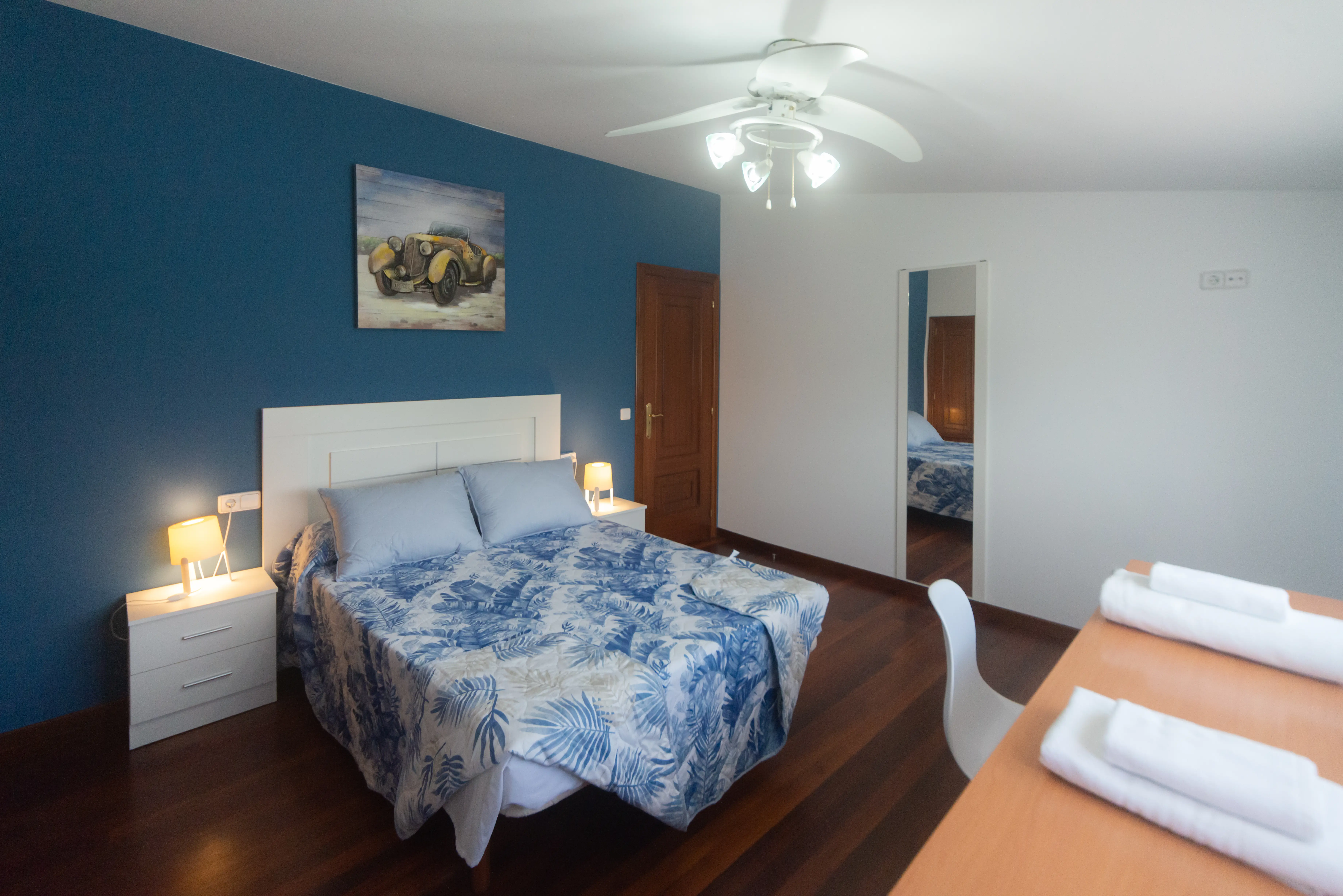 Vista del Dormitorio 3 desde otra perspectiva mostrando ventanas