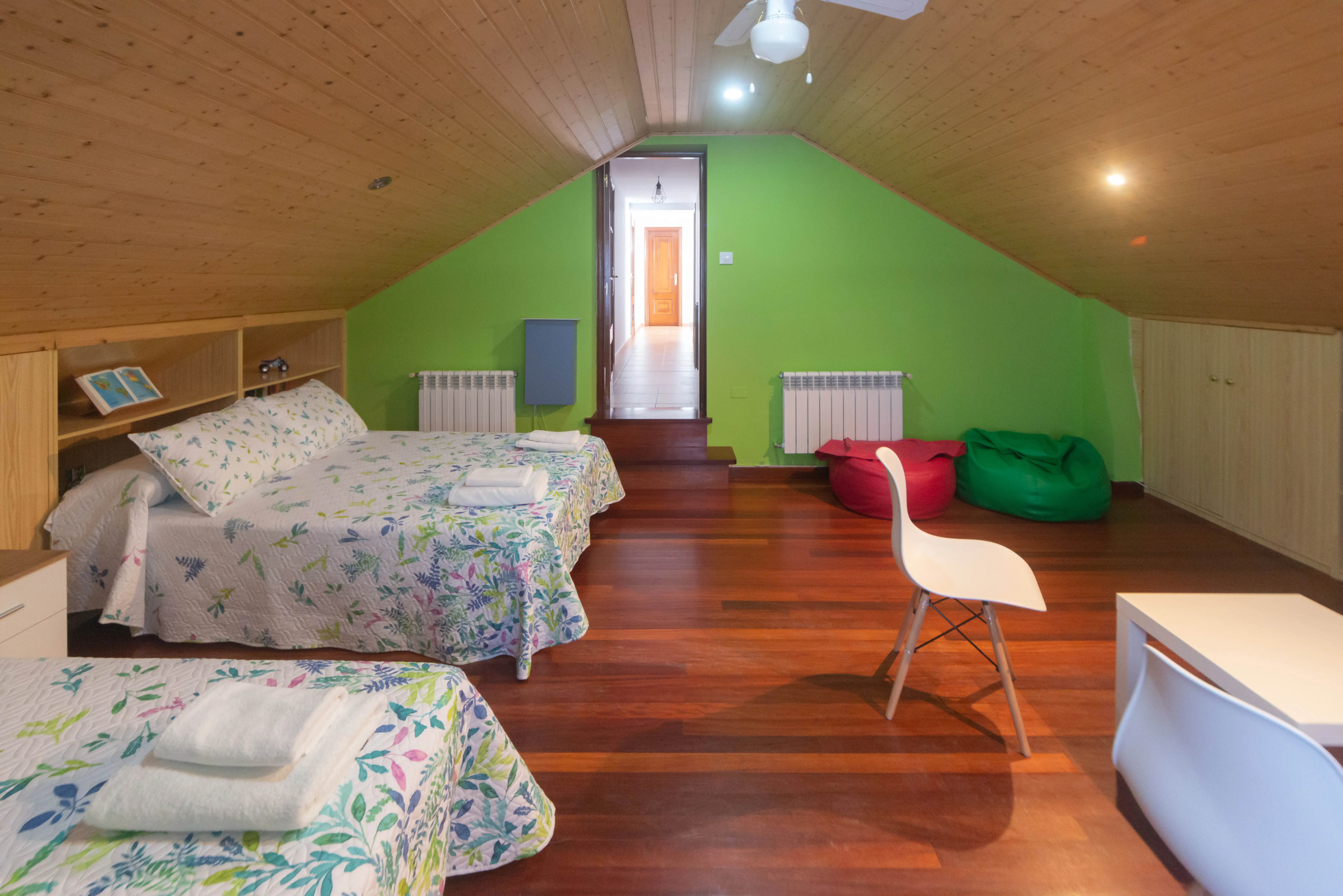 Vista alternativa de la Suite 5 mostrando amplitud del espacio